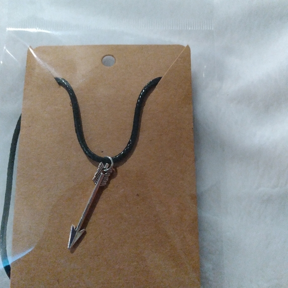 Arrow Necklace - Picture 1 of 1
